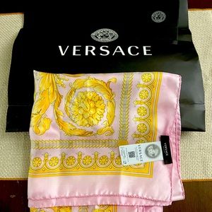 Authentic New Versace Baroque Skull Pink Silk Square Scarf